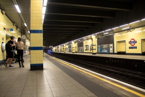 Station Aldgate east,  métro de Londres